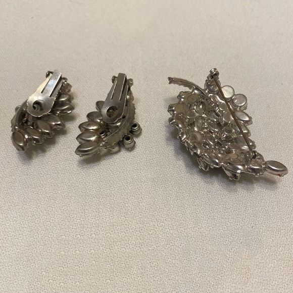 Vintage Weiss Rhinestone Brooch And Earrings Set - Picture 4 of 14